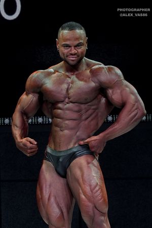 CLASSIC PHYSIQUE